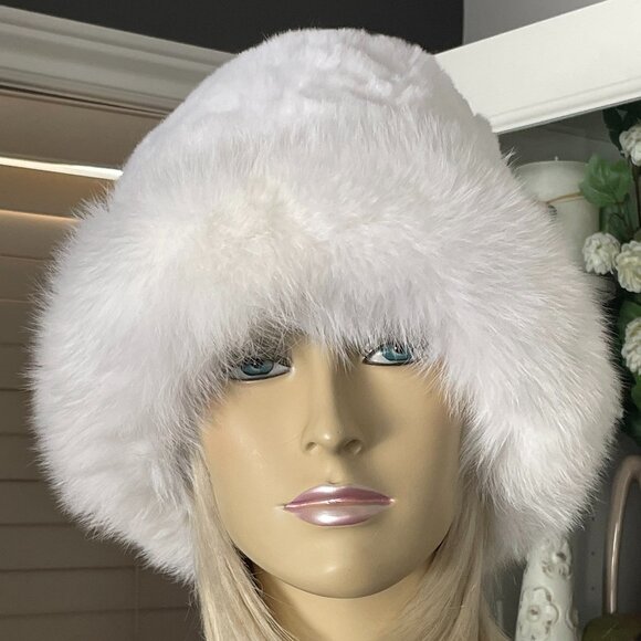Women Beautiful Knitted Authentic WHITE FOX Fur Hat - Picture 1 of 6